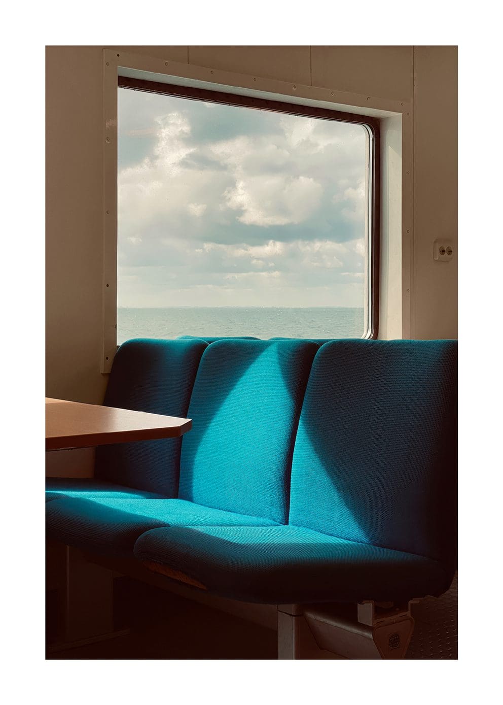 The Poster Club Ferry Kunstdruck A4 blau Foto