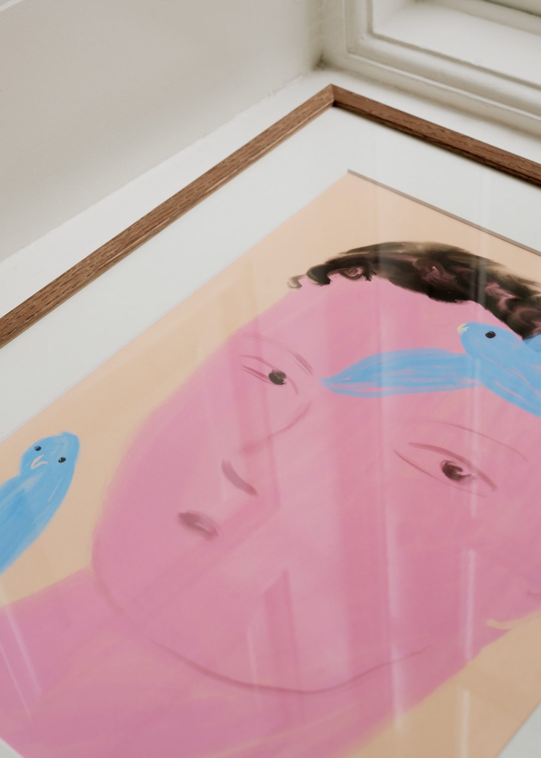 The Poster Club Boy and Parrot Kunstdruck 30x40 cm blau