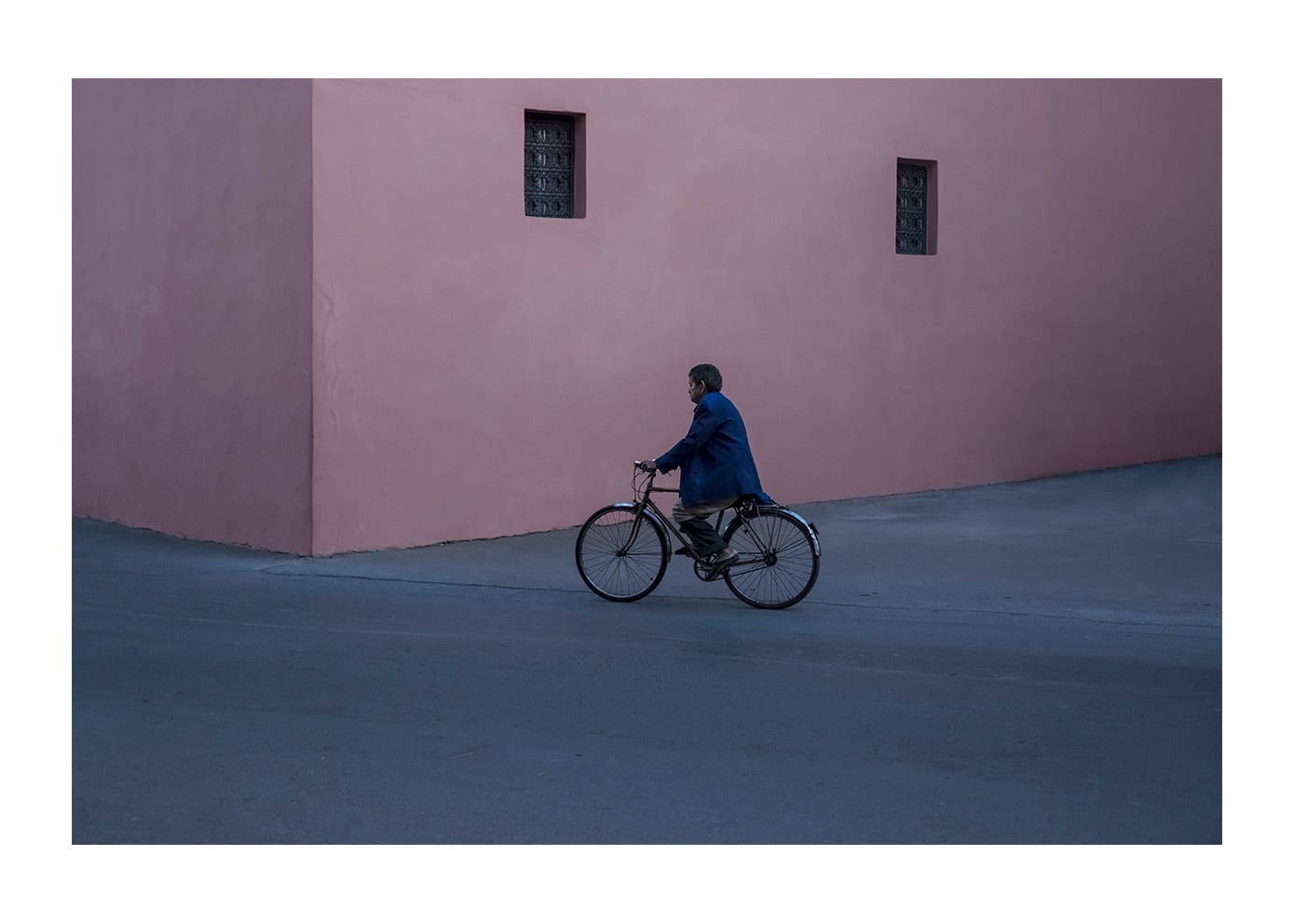 The Poster Club Bicycle Man Kunstdruck 30x40 blau