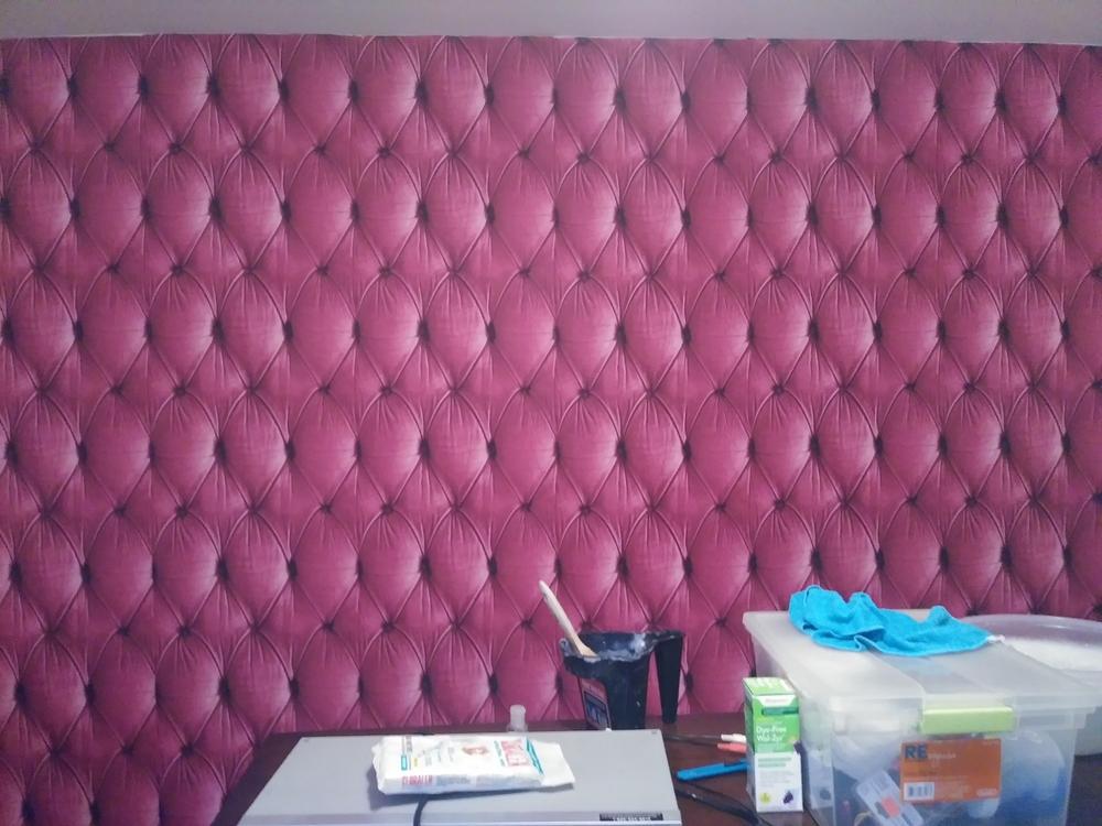 Mineheart Wallpaper Pink Chesterfield Button Tapete Rosa Leder
