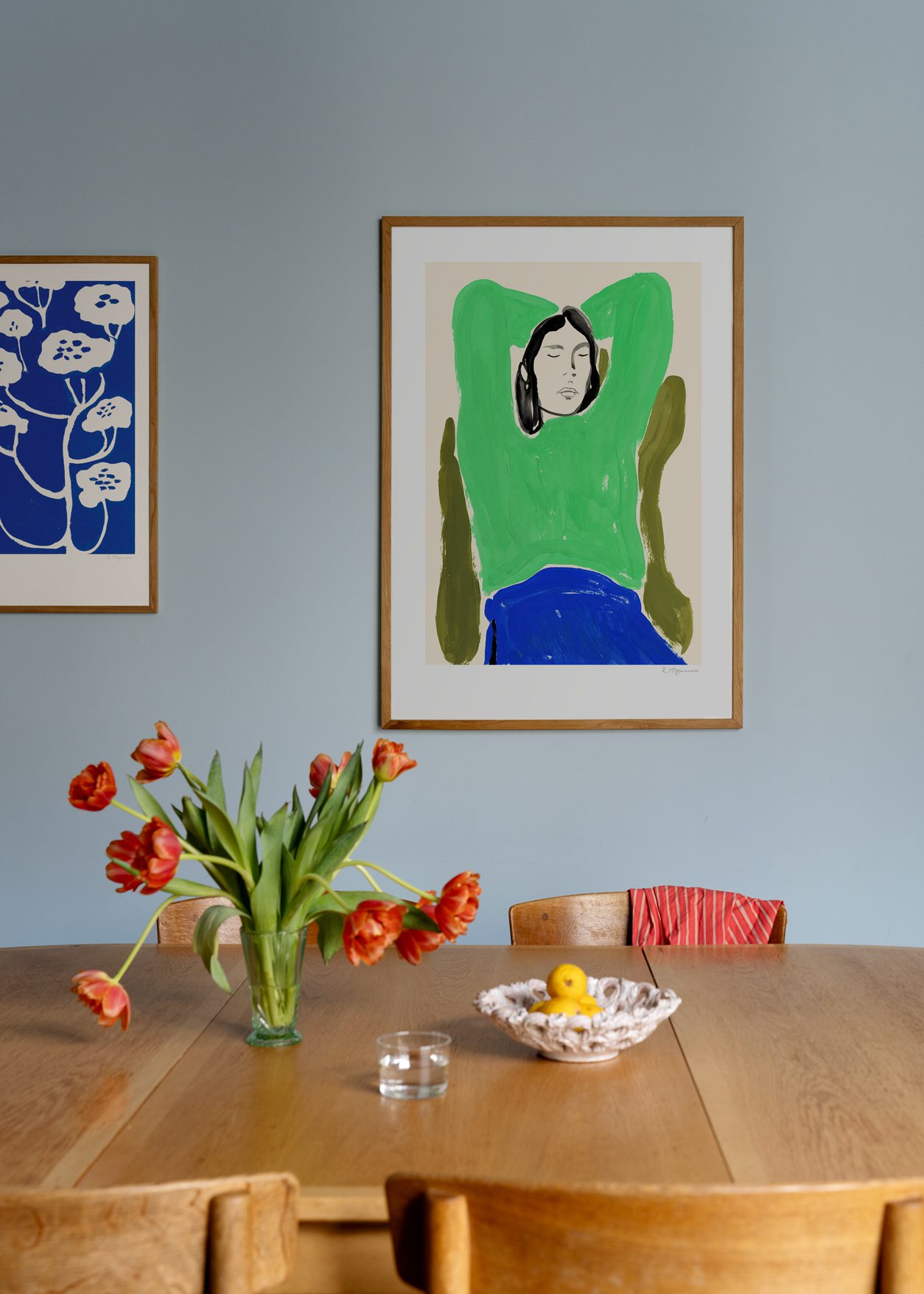 The Poster Club Sitting in Green Kunstdruck 30x40 cm grün-blau