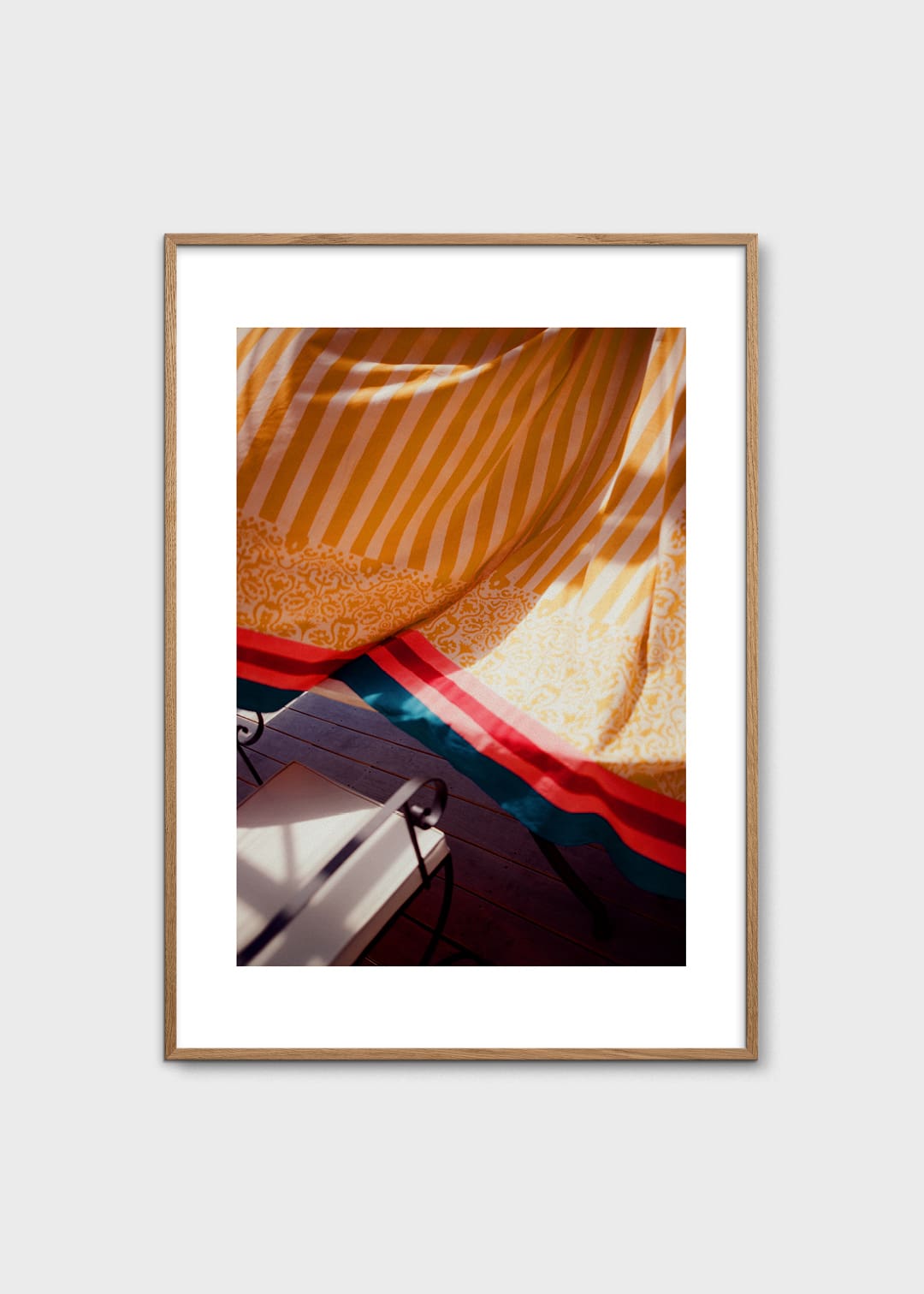 The Poster Club Art Prints Noosa Joie Poster 30x40 cm rot gelb