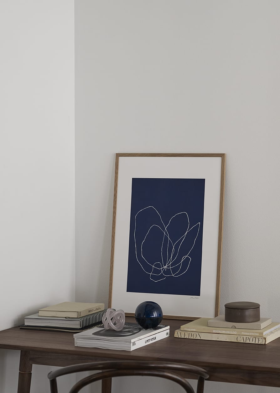 The Poster Club Elements of a Tulip Kunstdruck 30x40 cm Blau