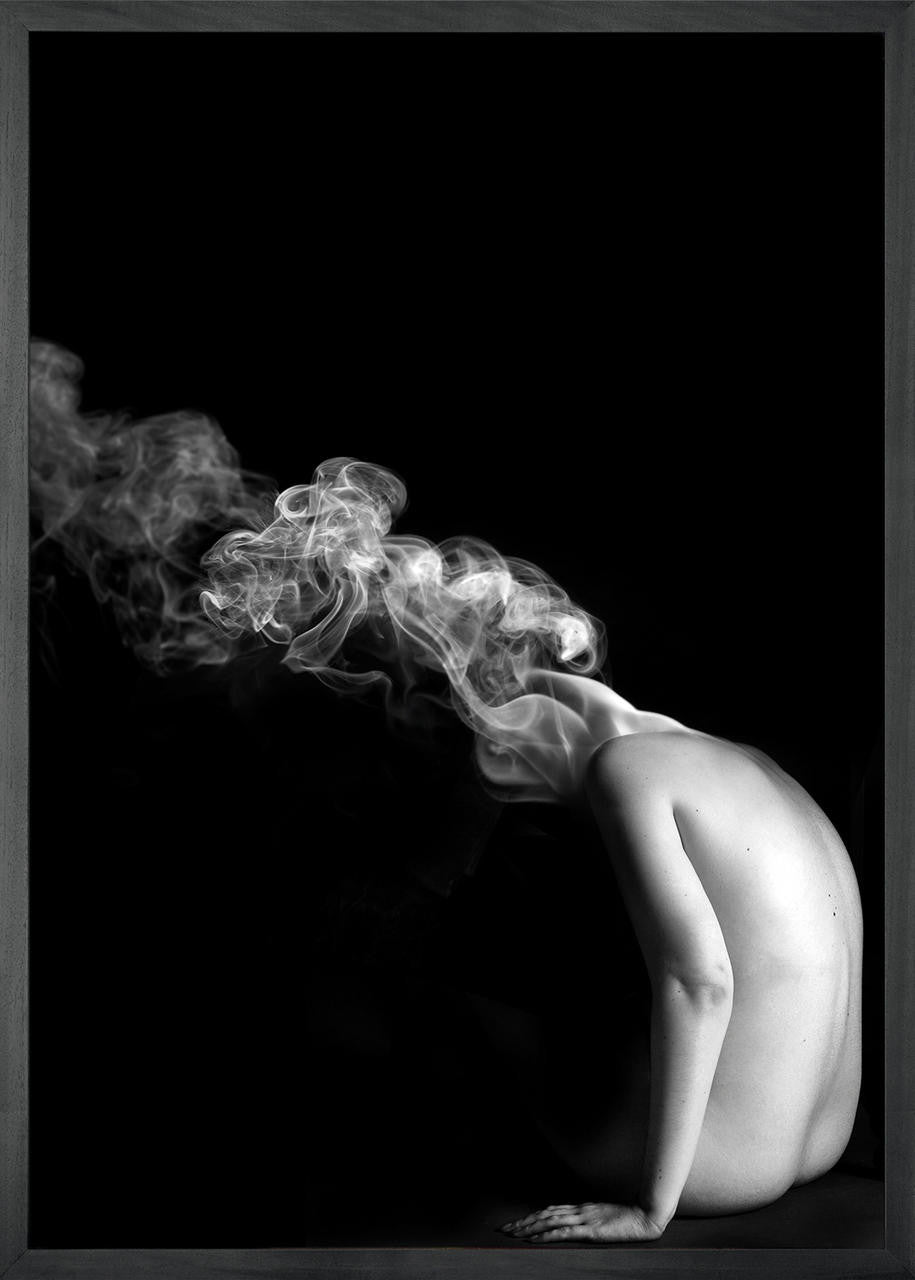 Mineheart Wall Art Smoke 3 Leinwandbild Schwarz-Weiß Frau