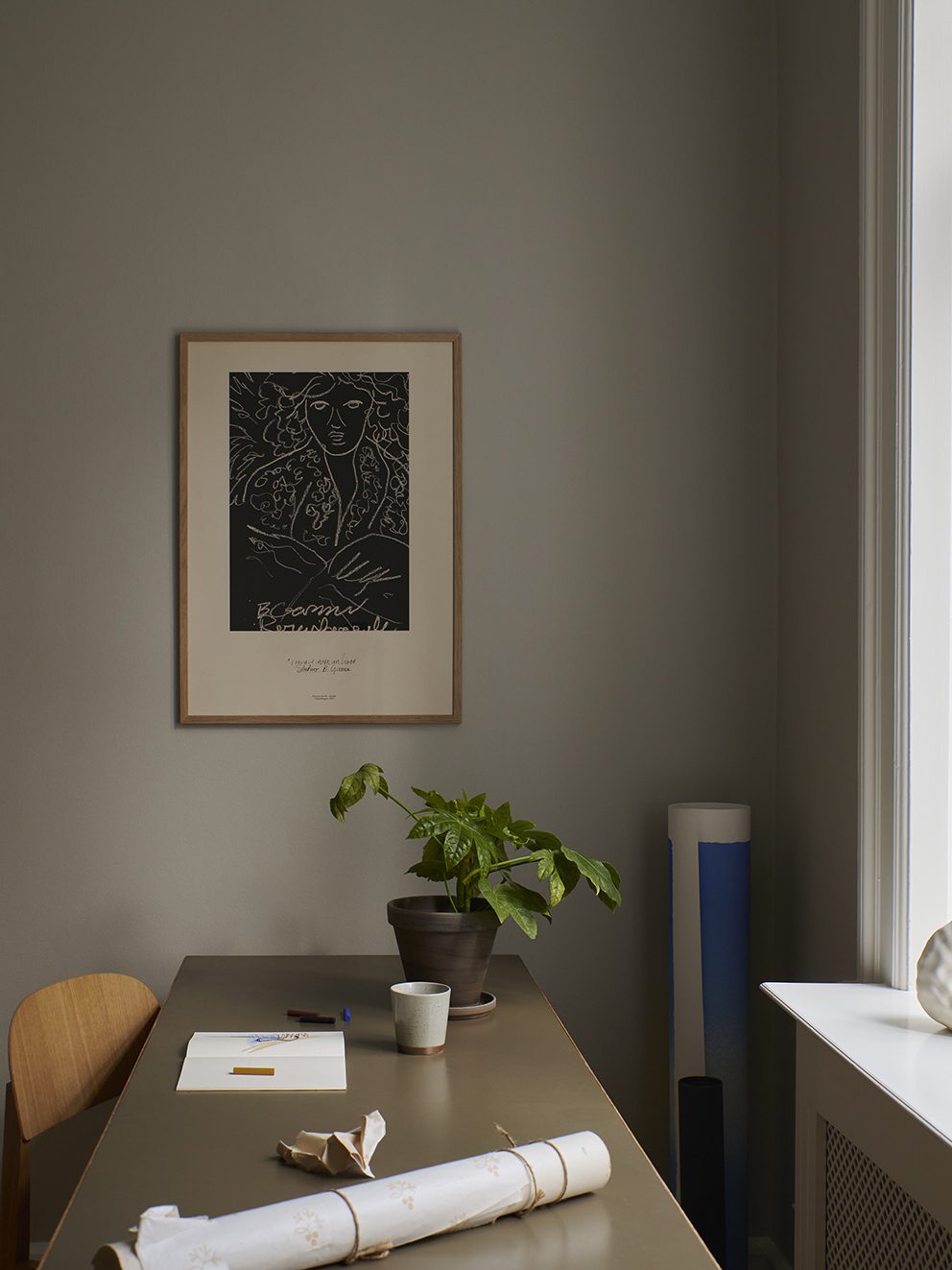 The Poster Club Woman With A Book Poster 30x40 cm Beige