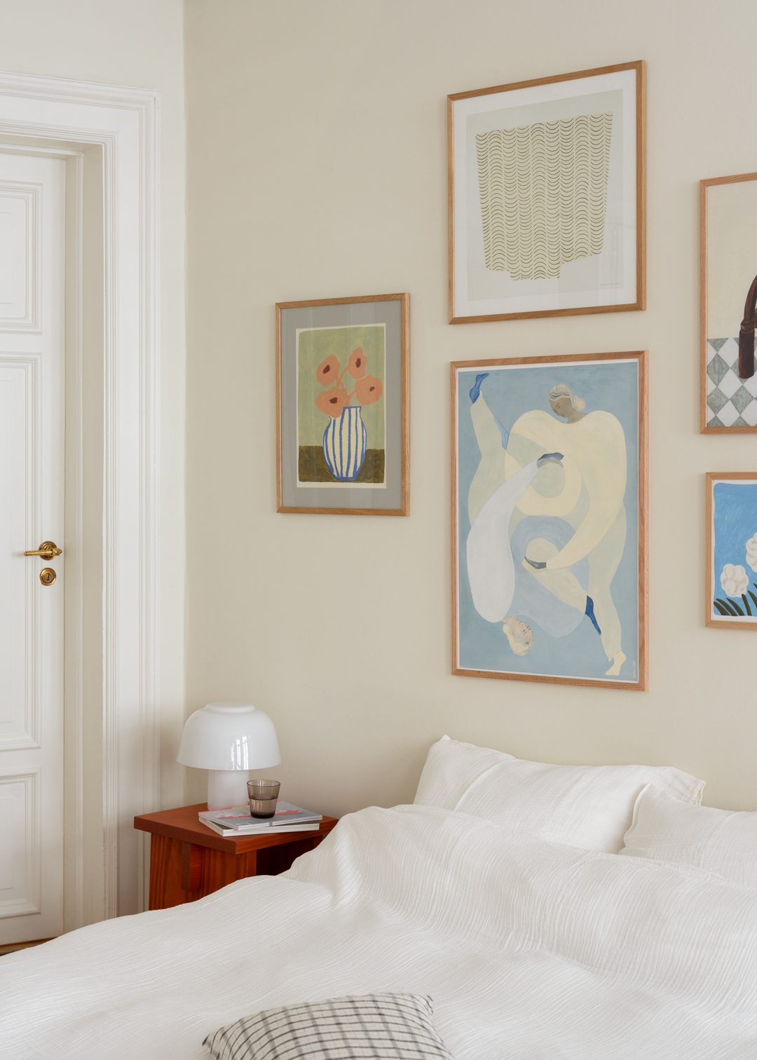 The Poster Club Curated Art Walls Edit No. 086 Bilderwand blau