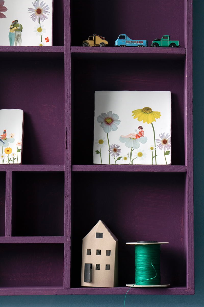StoryTiles Delft Blue Omringd door bloemen Fliese S 10x10 cm Blumen