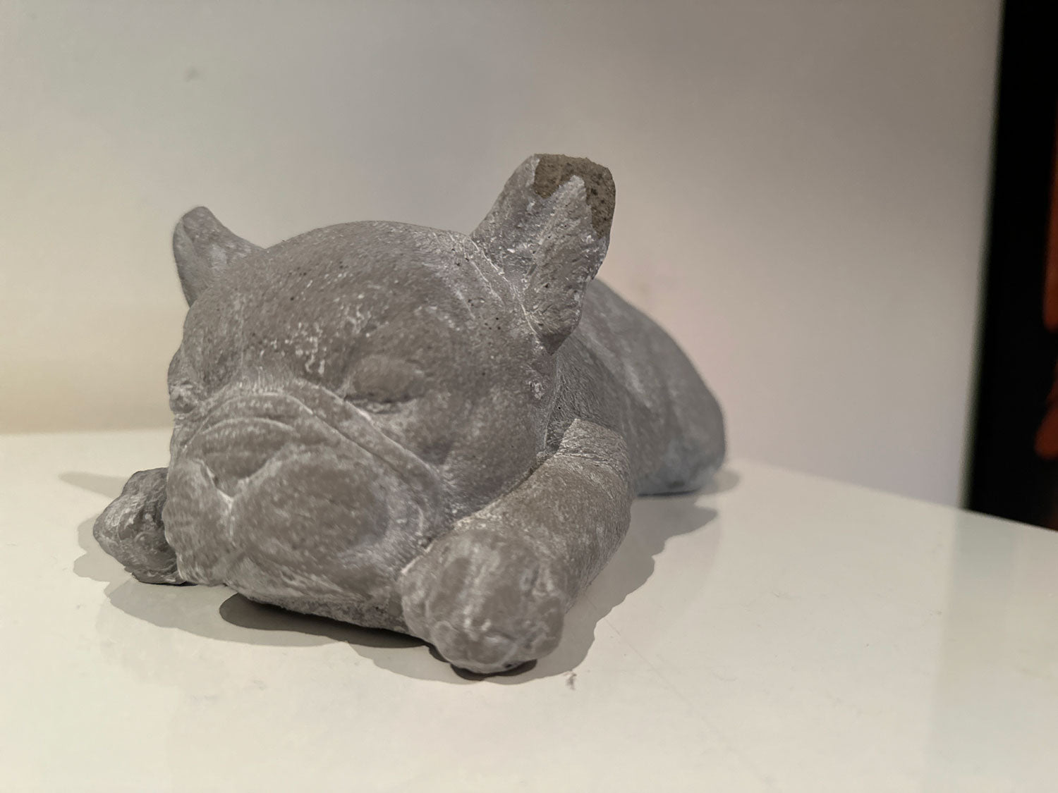 LS-LebenStil Bulldogge Frenchie Figur Beton grau-weiß 25x10cm