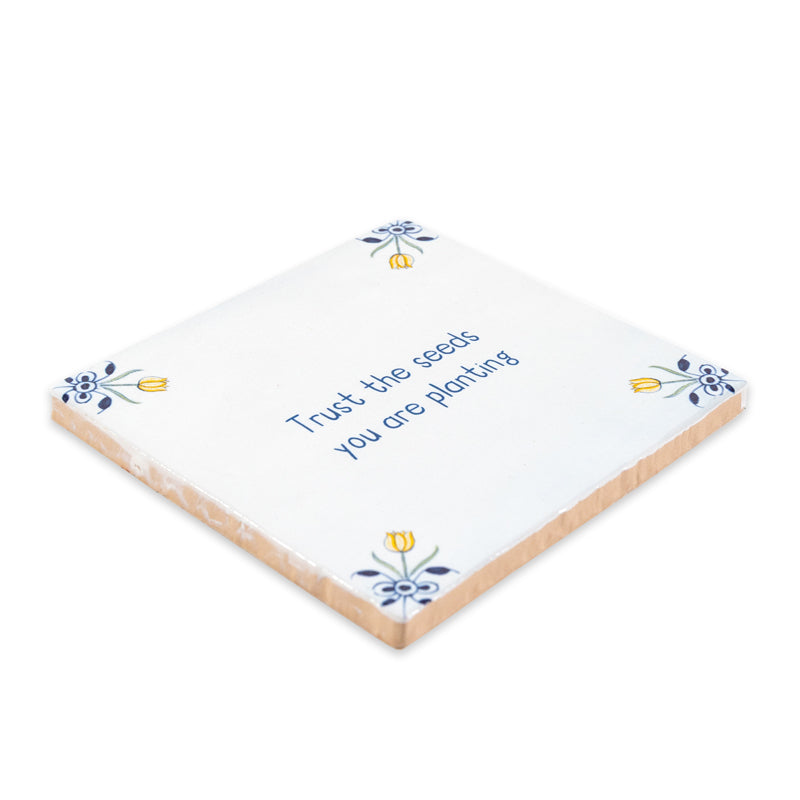 Storytiles Delft Blue Surrounded Tulips Fliese Text 13x13cm
