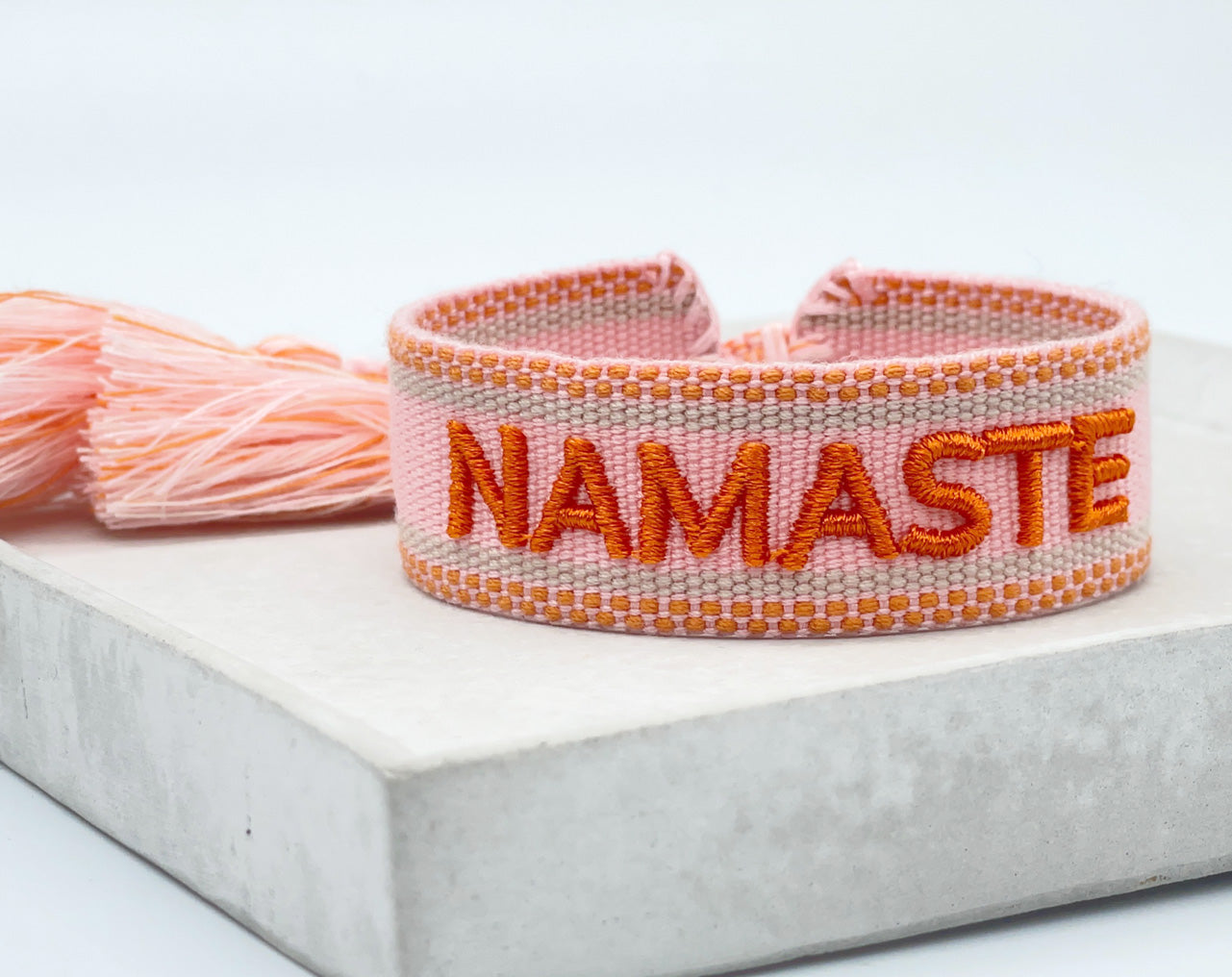 LS-LebenStil Namaste Canvas Armband Rosa Orange Quasten