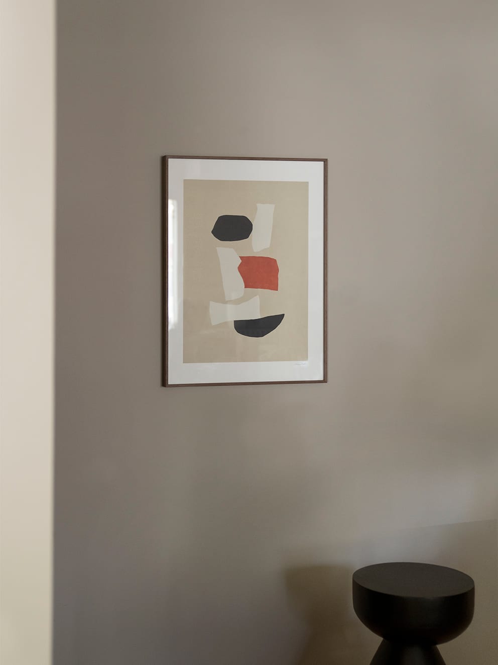 The Poster Club Curated Art Walls Edit No. 010 Bilderwand rot