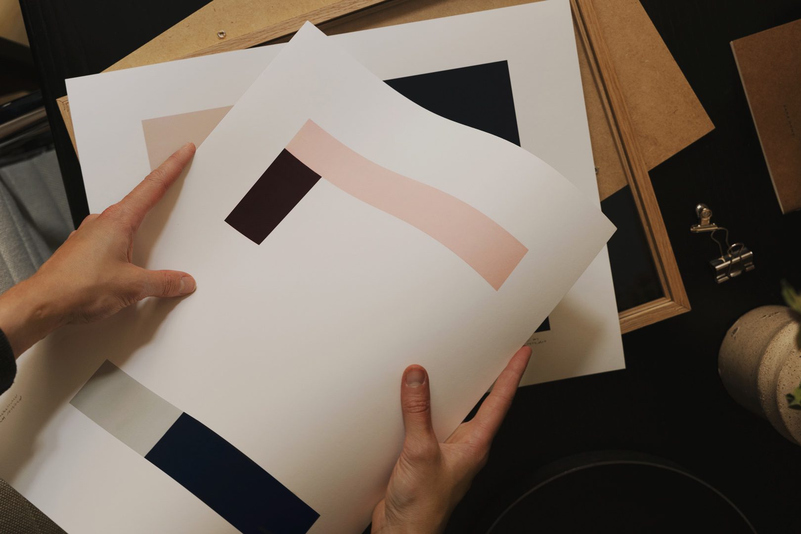 The Poster Club Arp Collection 02 Poster A4 schwarz rosa