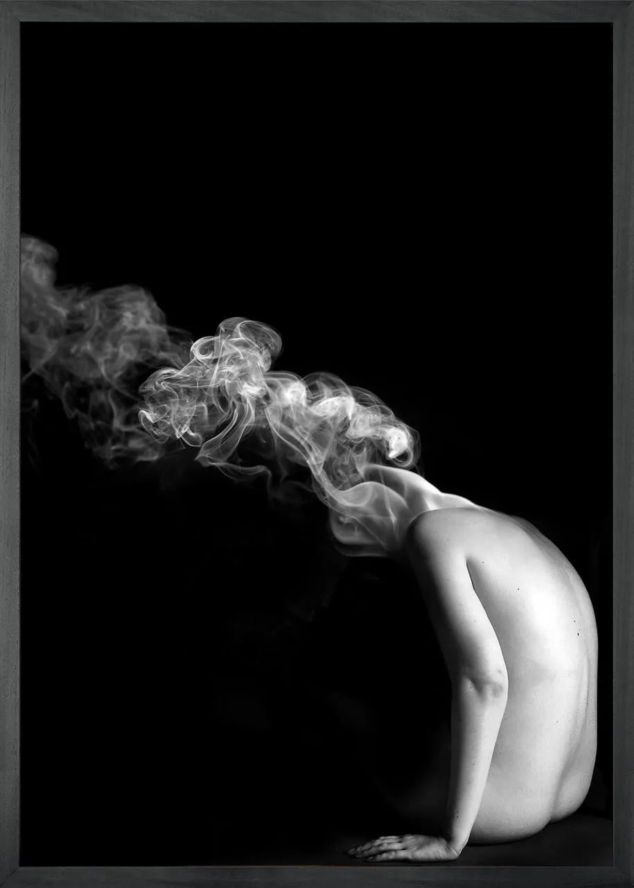 Mineheart Wall Art Smoke 3 Leinwandbild Schwarz-Weiß Frau